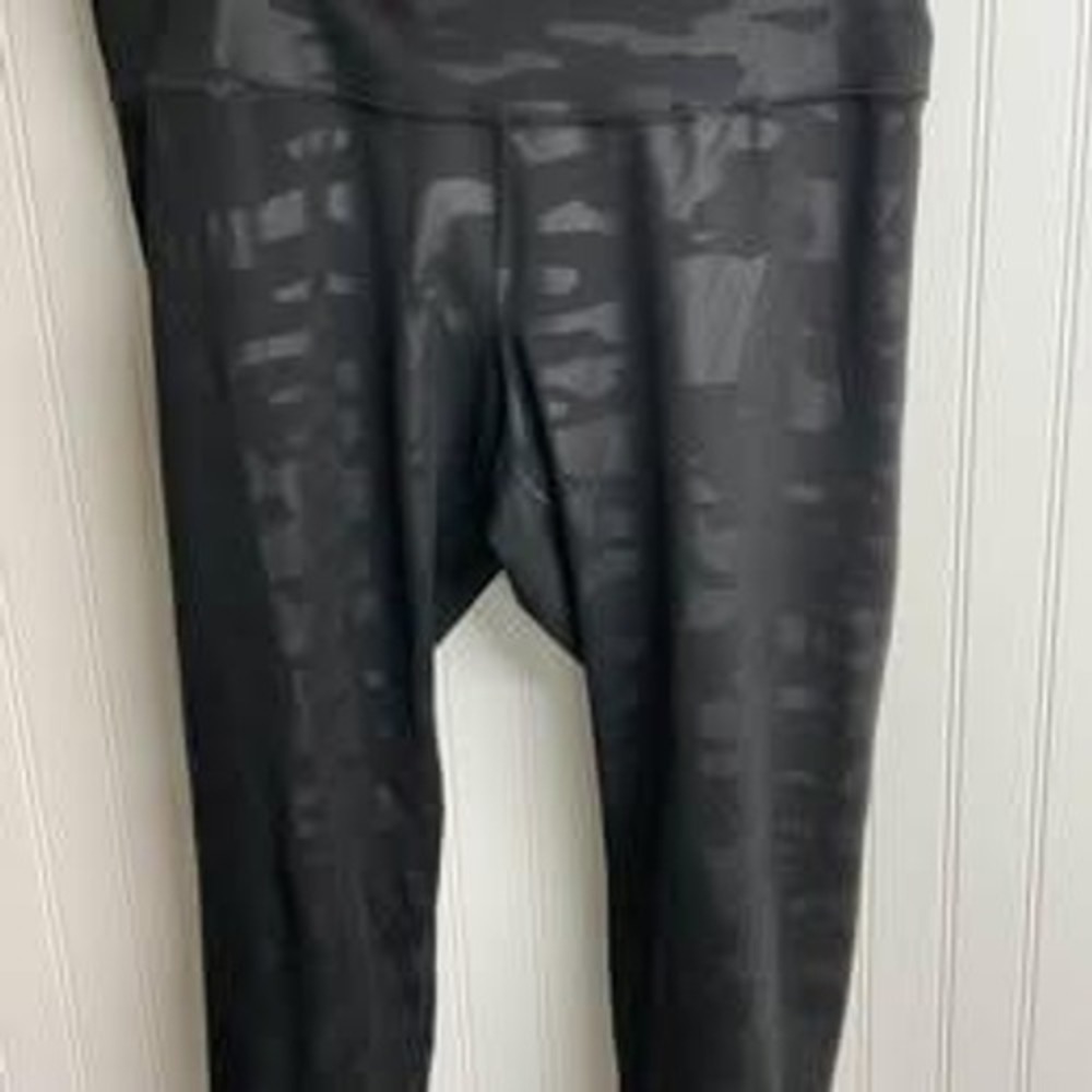 Old Navy Active Elevate Leggings Black Camo High Waisted Yoga Pants Womens Large
